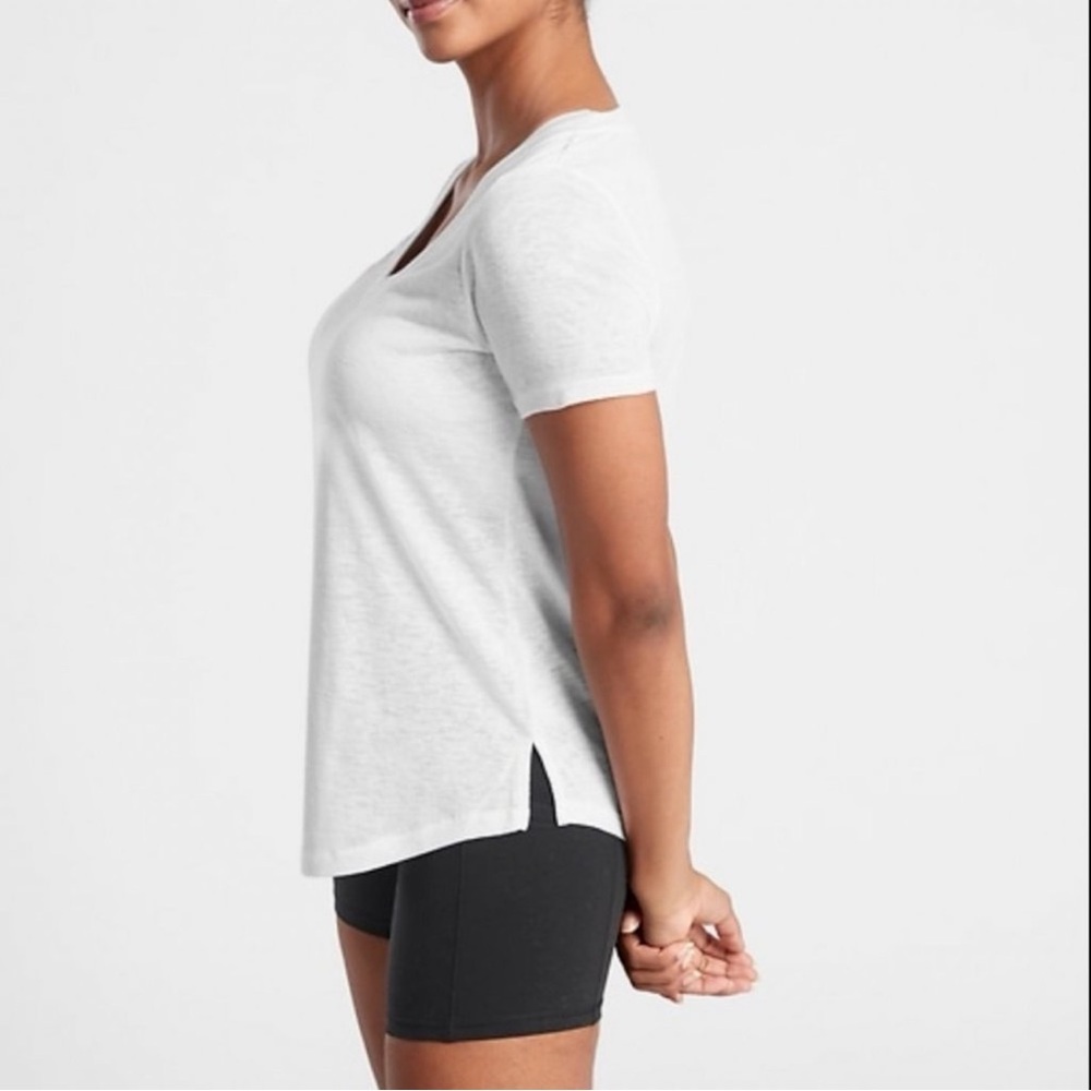 NWT Athleta White Scoop V-Neck‎ Short Sleeve Breezy Tee Top XL - Picture 2 of 8